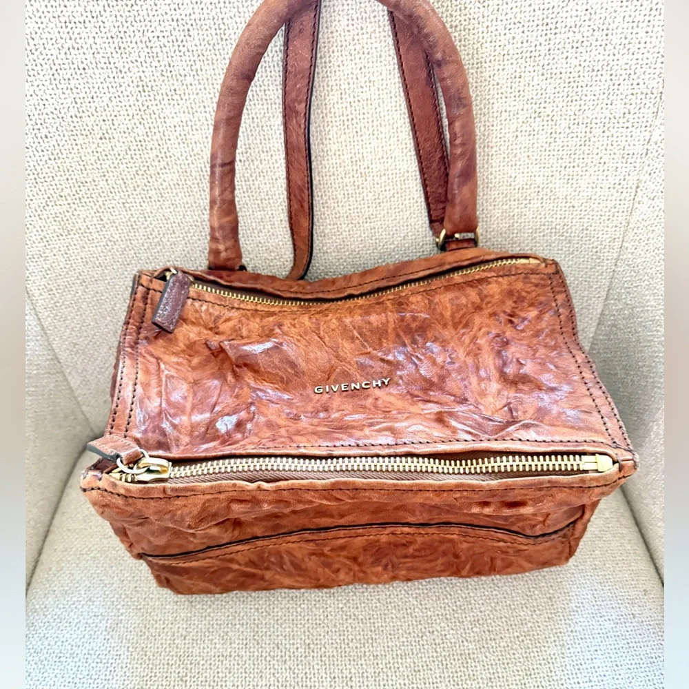 Givenchy Small Pepe Pandora tumbled sheepskin bag in Cigare - Picture 4 of 16